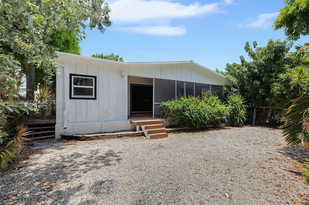 For Sale: $795,000 (4 beds, 3 baths, 1400 Square Feet)