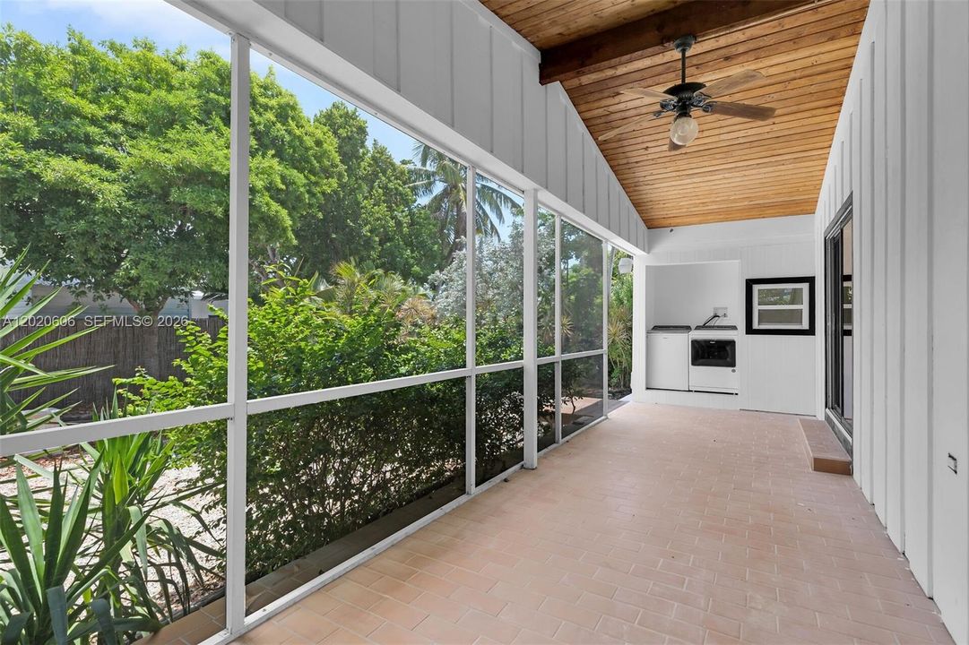 For Sale: $795,000 (4 beds, 3 baths, 1400 Square Feet)