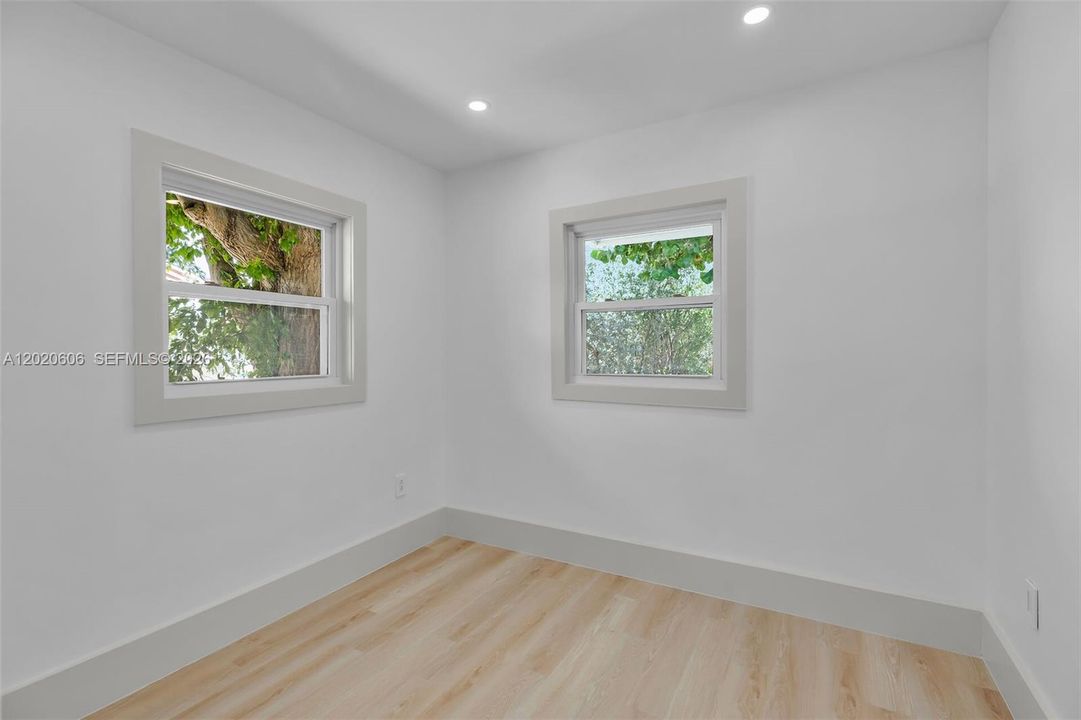 For Sale: $795,000 (4 beds, 3 baths, 1400 Square Feet)