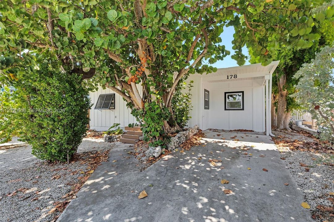 For Sale: $795,000 (4 beds, 3 baths, 1400 Square Feet)
