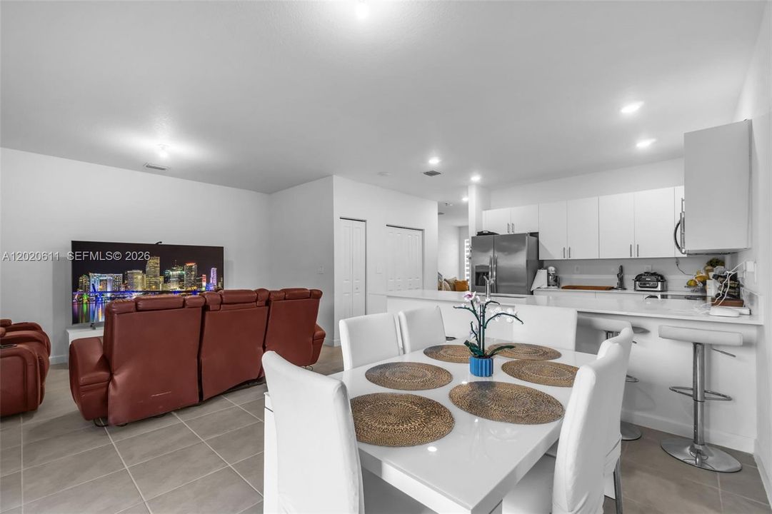 En Venta: $489,000 (4 camas, 3 baños, 1892 Pies cuadrados)