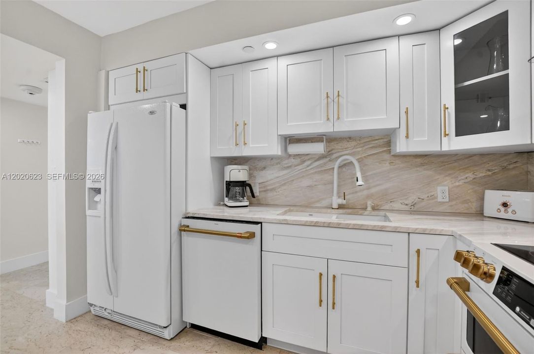 For Sale: $975,000 (2 beds, 2 baths, 1438 Square Feet)