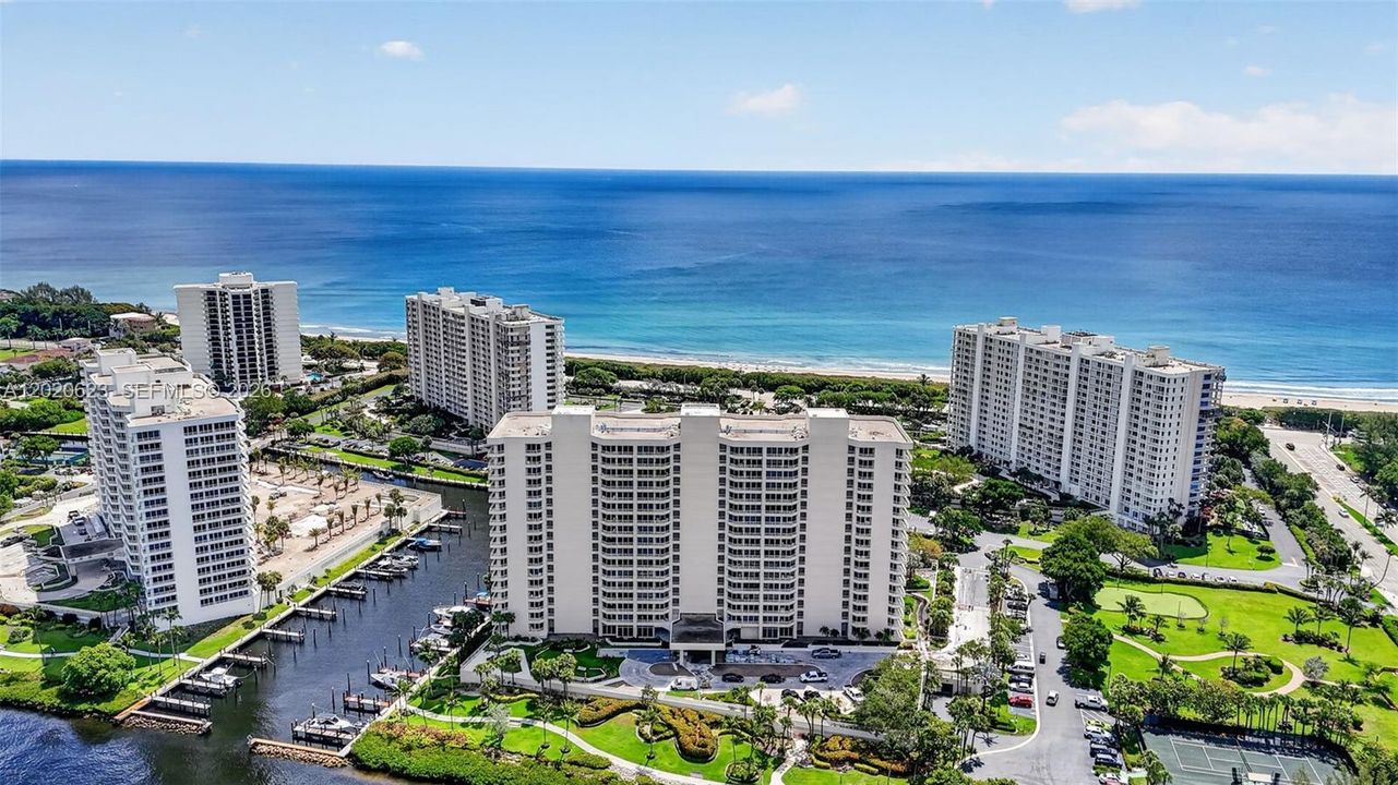 For Sale: $975,000 (2 beds, 2 baths, 1438 Square Feet)
