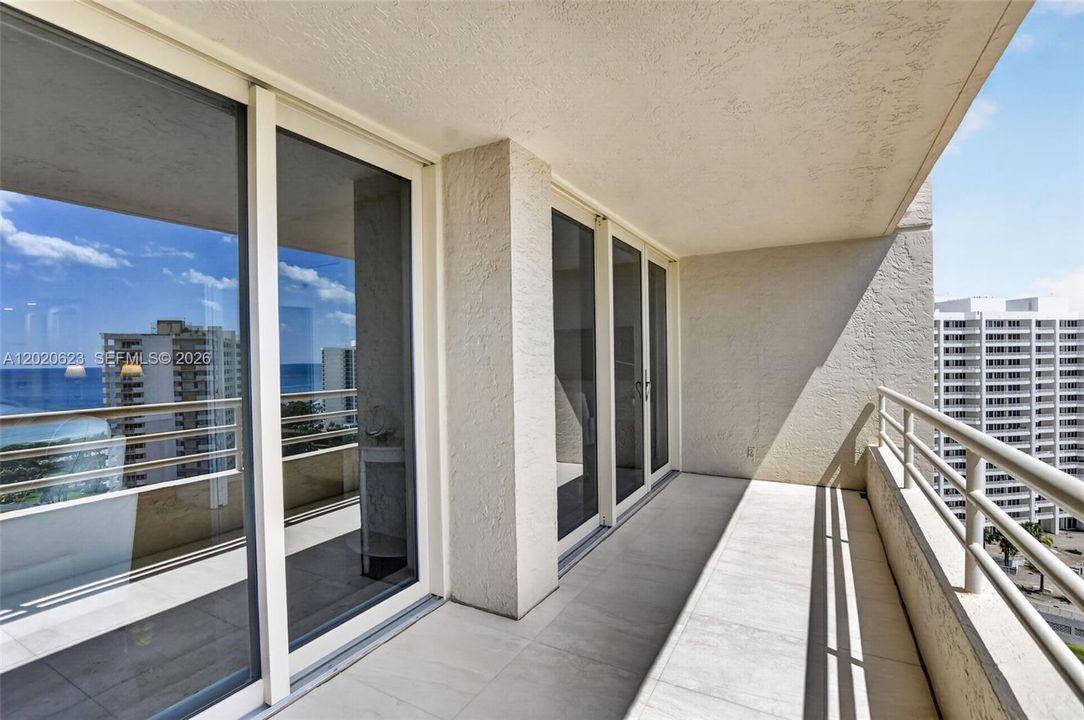 For Sale: $975,000 (2 beds, 2 baths, 1438 Square Feet)