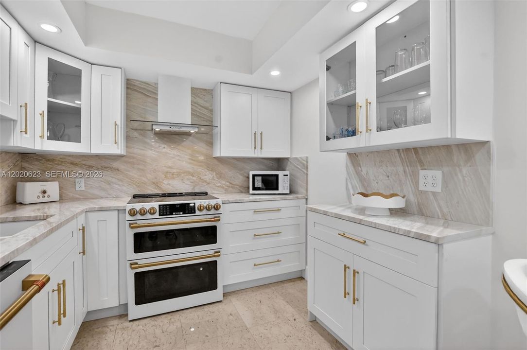 For Sale: $975,000 (2 beds, 2 baths, 1438 Square Feet)