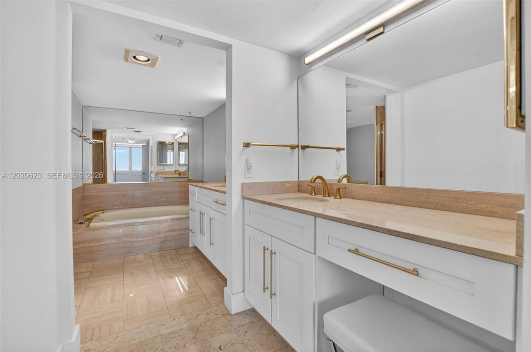 For Sale: $975,000 (2 beds, 2 baths, 1438 Square Feet)