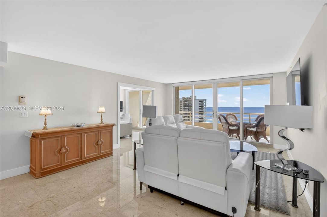 For Sale: $975,000 (2 beds, 2 baths, 1438 Square Feet)