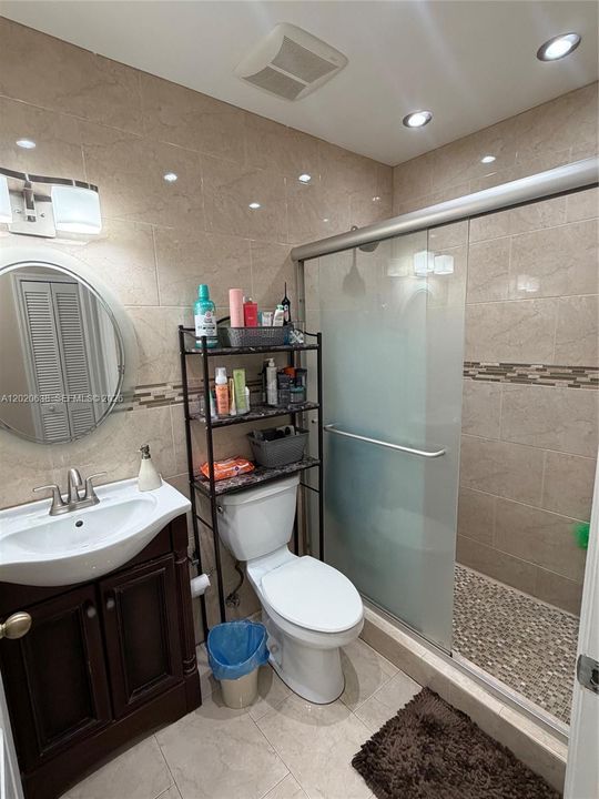 Под контрактом: $459,900 (3 спален, 2 ванн, 1308 Квадратных фут)