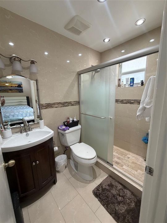 Под контрактом: $459,900 (3 спален, 2 ванн, 1308 Квадратных фут)