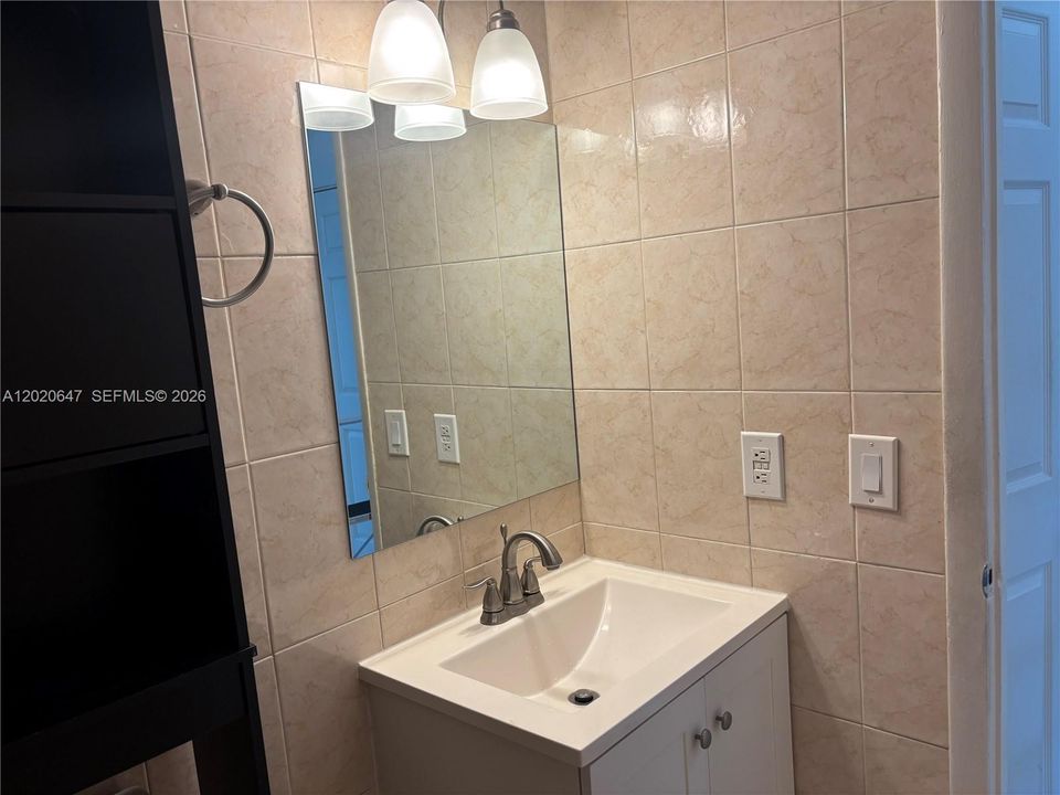 В аренду: $1,300 (0 спален, 1 ванн, 440 Квадратных фут)