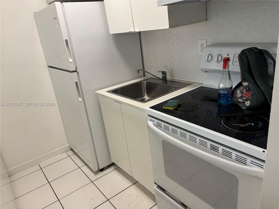 В аренду: $1,300 (0 спален, 1 ванн, 440 Квадратных фут)