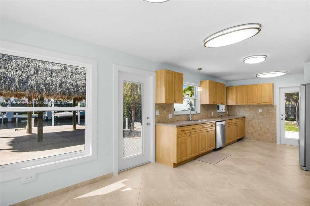 For Sale: $1,390,000 (2 beds, 2 baths, 1279 Square Feet)