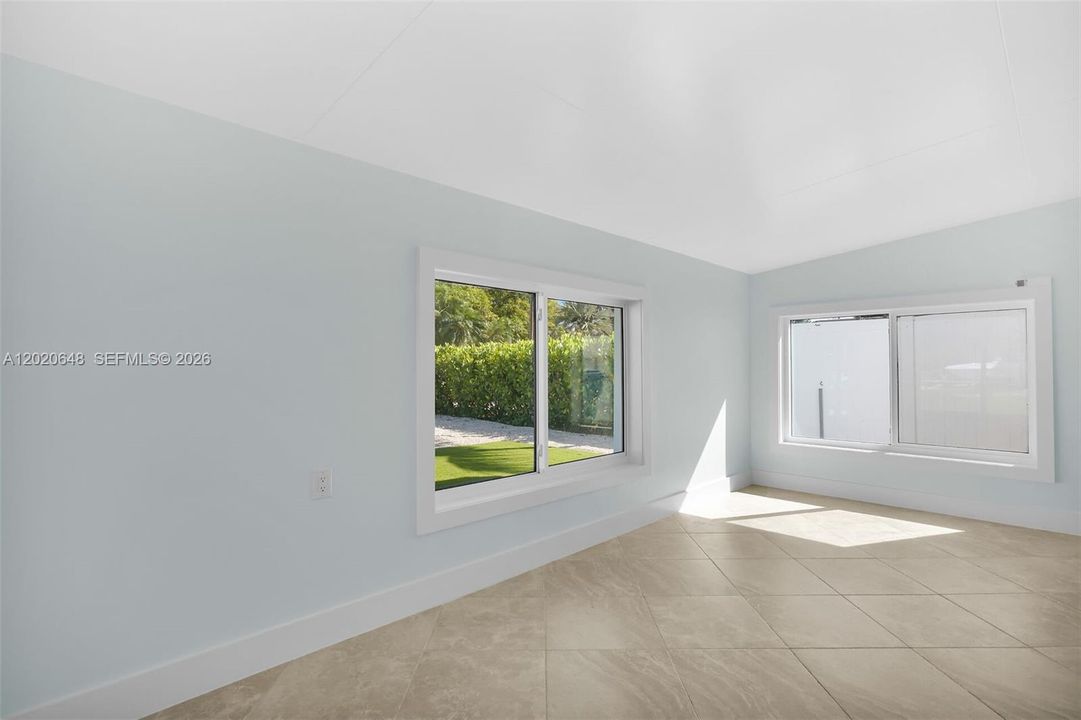 For Sale: $1,390,000 (2 beds, 2 baths, 1279 Square Feet)