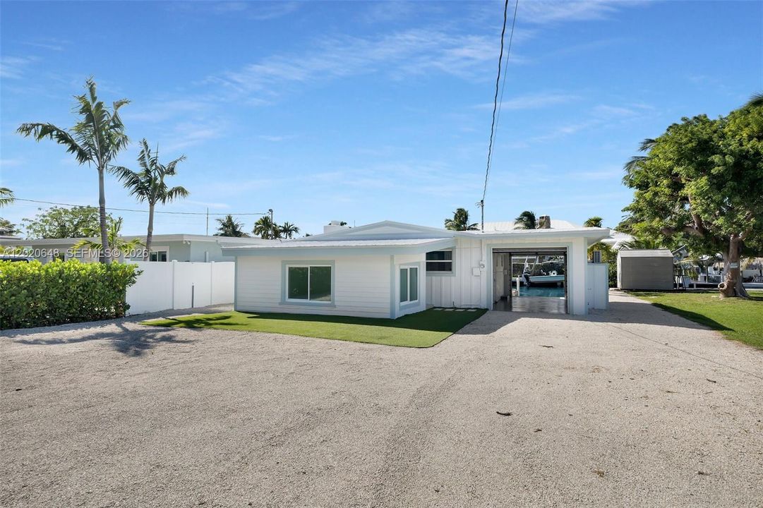 For Sale: $1,390,000 (2 beds, 2 baths, 1279 Square Feet)