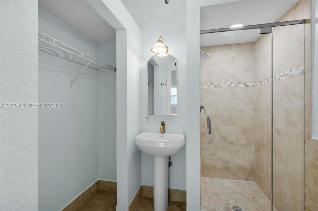 For Sale: $1,390,000 (2 beds, 2 baths, 1279 Square Feet)