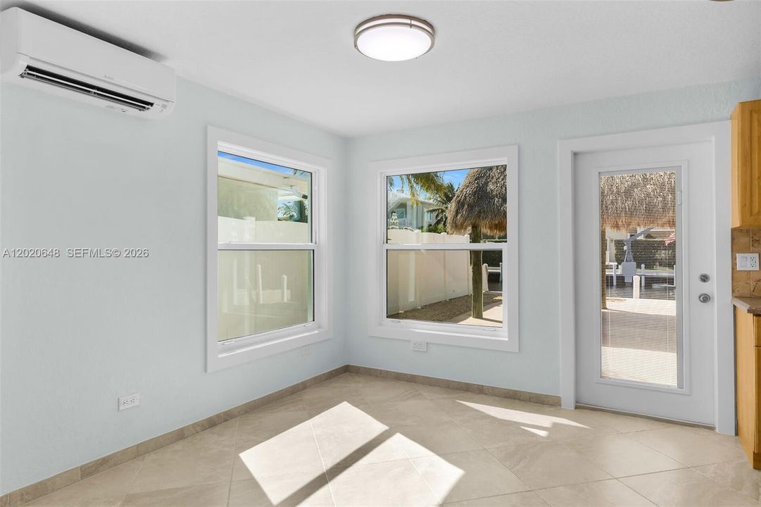For Sale: $1,390,000 (2 beds, 2 baths, 1279 Square Feet)