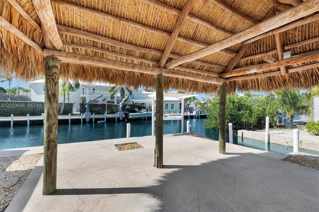 For Sale: $1,390,000 (2 beds, 2 baths, 1279 Square Feet)