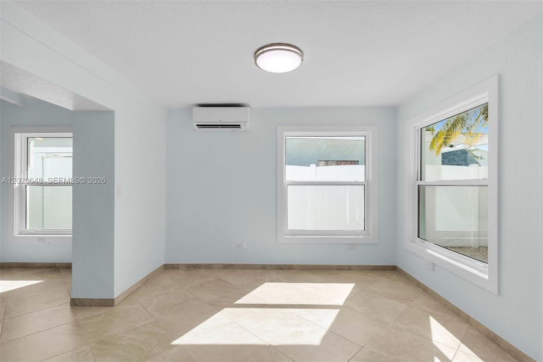 For Sale: $1,390,000 (2 beds, 2 baths, 1279 Square Feet)