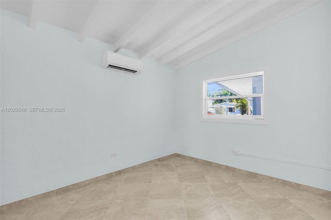 For Sale: $1,390,000 (2 beds, 2 baths, 1279 Square Feet)