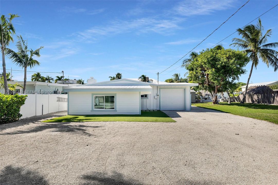 For Sale: $1,390,000 (2 beds, 2 baths, 1279 Square Feet)