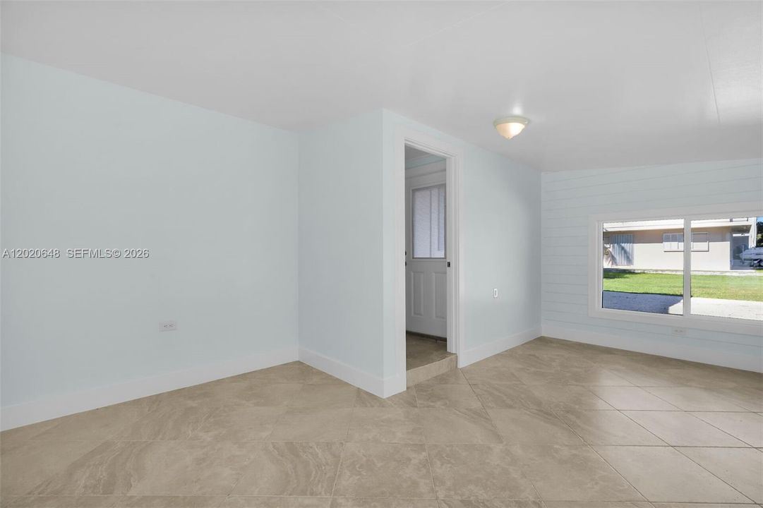 For Sale: $1,390,000 (2 beds, 2 baths, 1279 Square Feet)