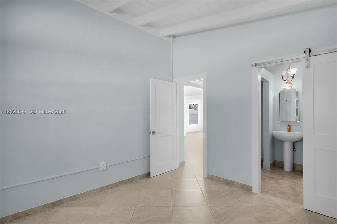 For Sale: $1,390,000 (2 beds, 2 baths, 1279 Square Feet)