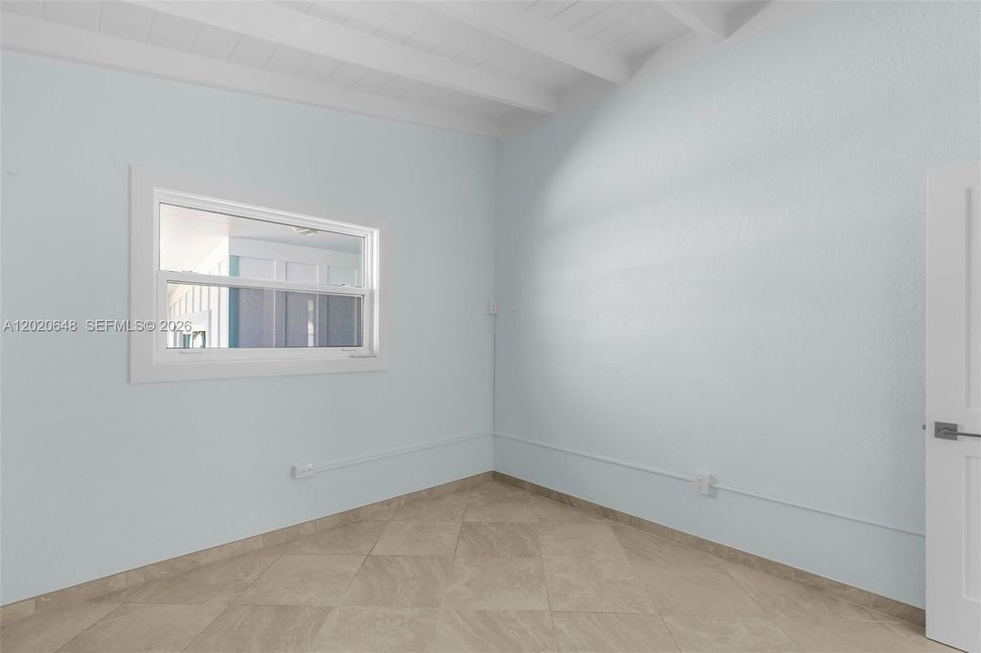 For Sale: $1,390,000 (2 beds, 2 baths, 1279 Square Feet)