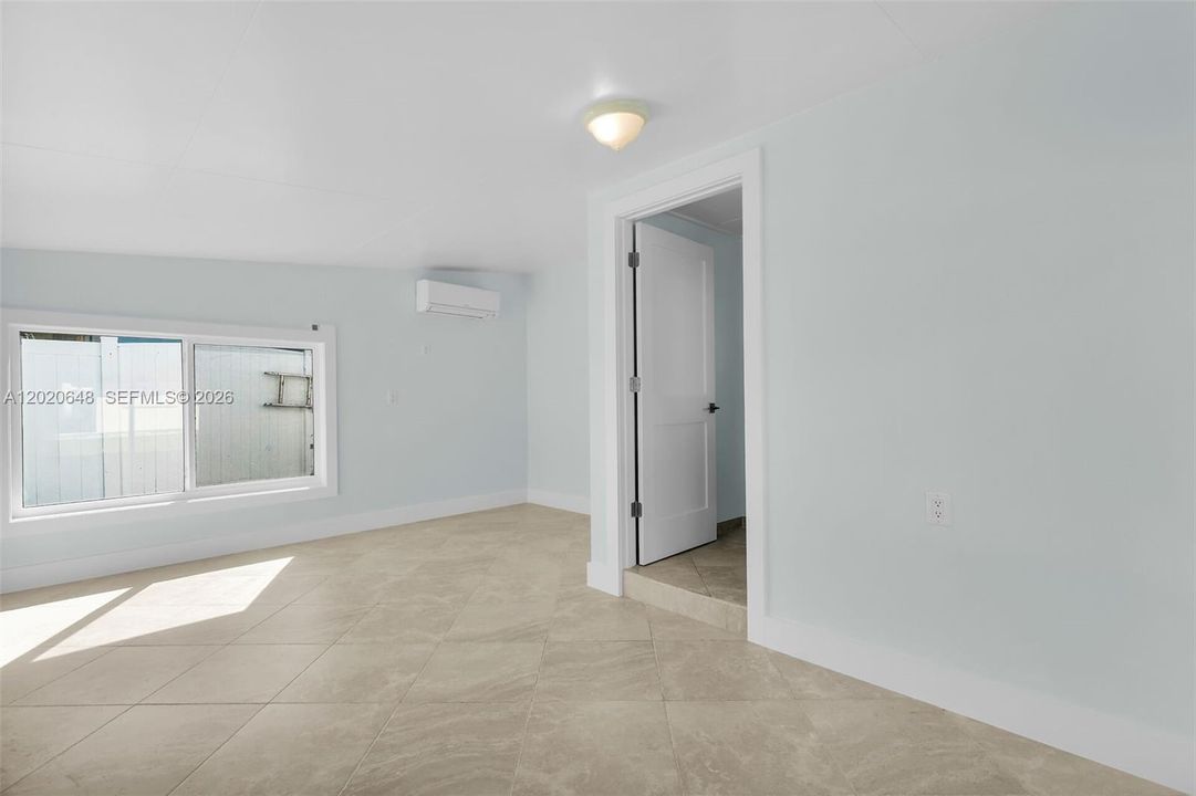 For Sale: $1,390,000 (2 beds, 2 baths, 1279 Square Feet)
