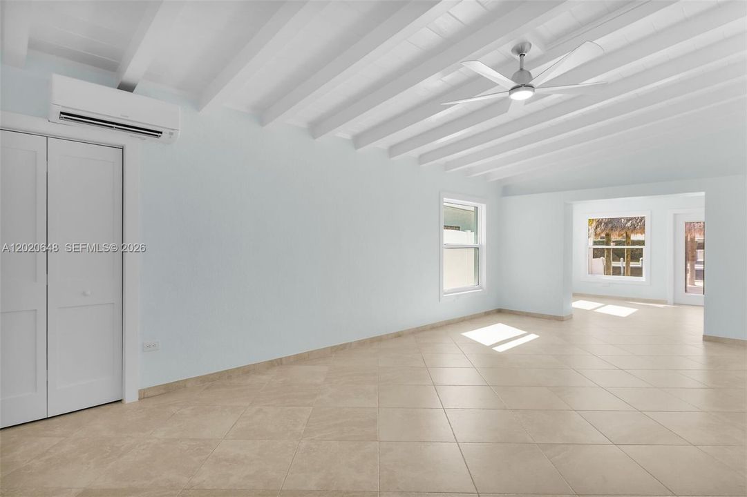 For Sale: $1,390,000 (2 beds, 2 baths, 1279 Square Feet)