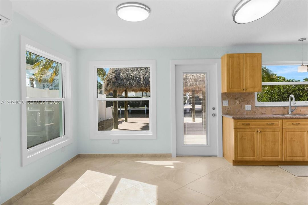 For Sale: $1,390,000 (2 beds, 2 baths, 1279 Square Feet)