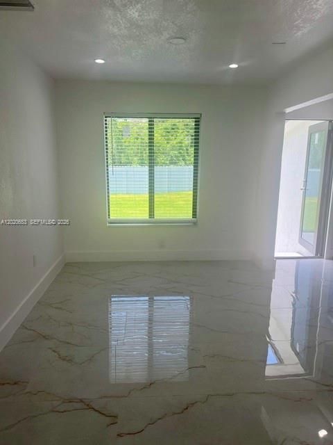 For Rent: $3,000 (3 beds, 2 baths, 1080 Square Feet)