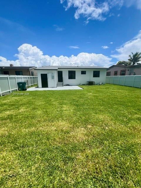 For Rent: $3,000 (3 beds, 2 baths, 1080 Square Feet)