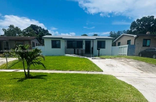 For Rent: $3,000 (3 beds, 2 baths, 1080 Square Feet)