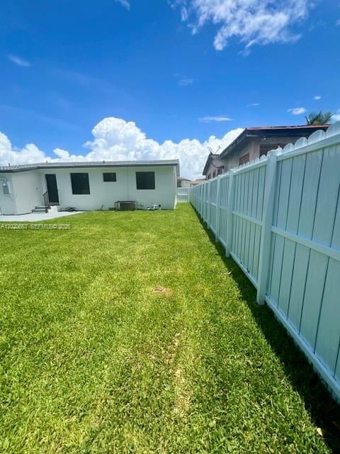 For Rent: $3,000 (3 beds, 2 baths, 1080 Square Feet)
