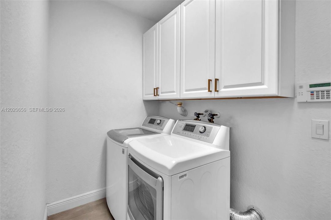 В аренду: $5,850 (5 спален, 3 ванн, 2998 Квадратных фут)