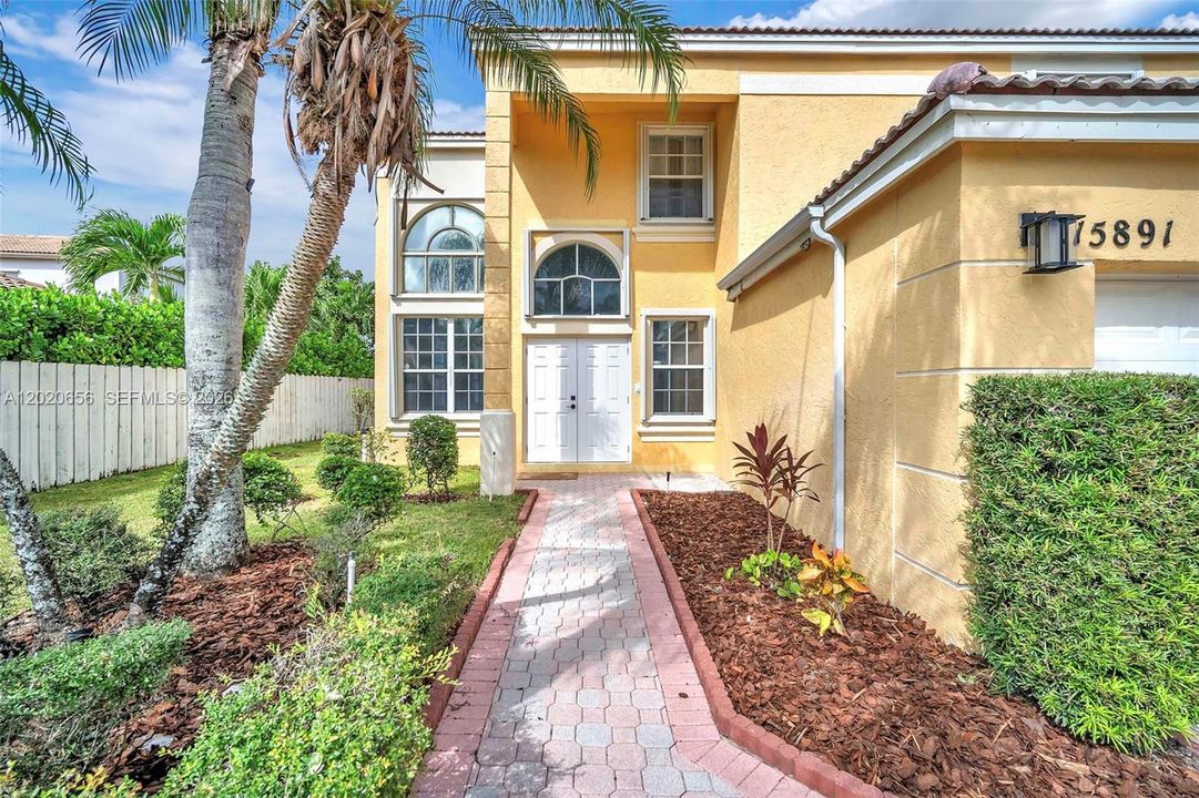 В аренду: $5,850 (5 спален, 3 ванн, 2998 Квадратных фут)