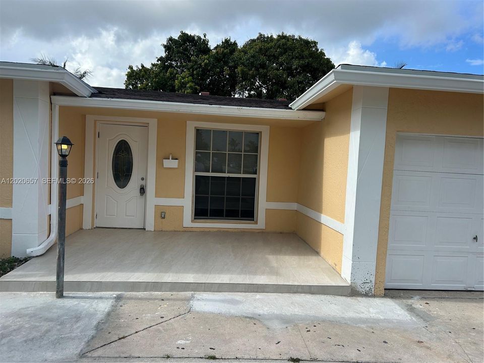 For Rent: $3,100 (3 beds, 2 baths, 1551 Square Feet)