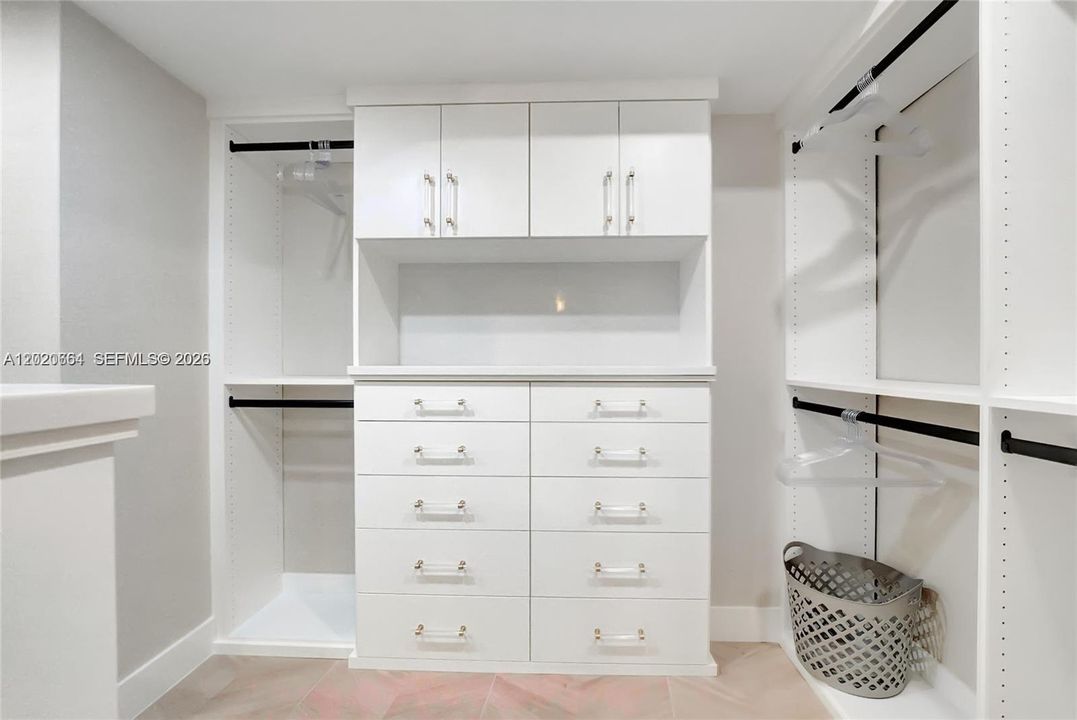 For Rent: $13,000 (3 beds, 2 baths, 1170 Square Feet)