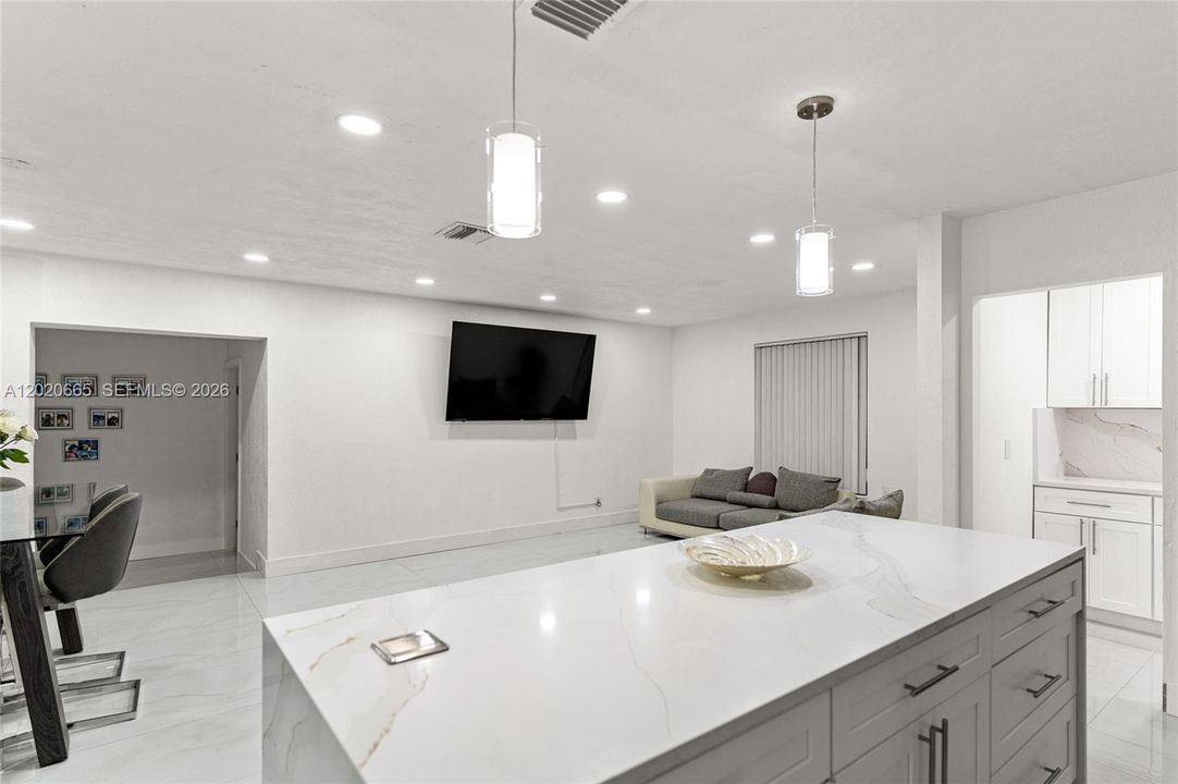 En Venta: $680,000 (4 camas, 3 baños, 1766 Pies cuadrados)