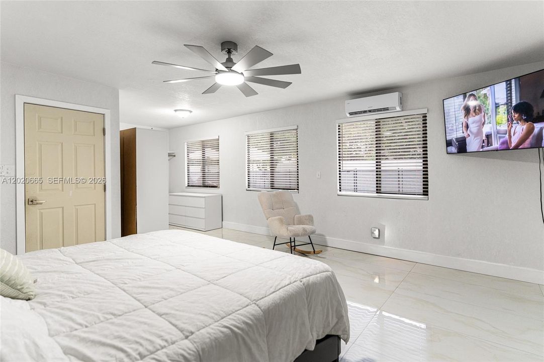 En Venta: $680,000 (4 camas, 3 baños, 1766 Pies cuadrados)