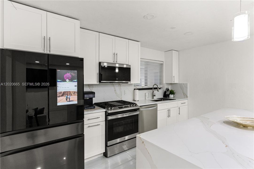 En Venta: $680,000 (4 camas, 3 baños, 1766 Pies cuadrados)