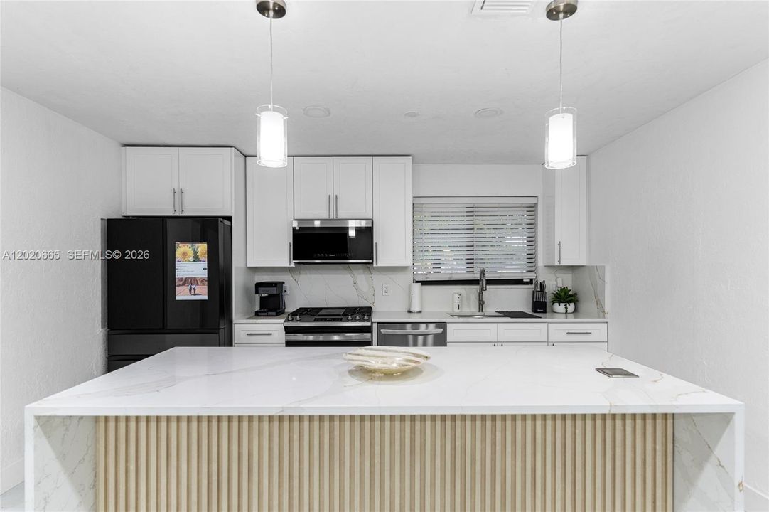 En Venta: $680,000 (4 camas, 3 baños, 1766 Pies cuadrados)