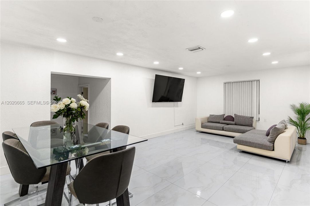 En Venta: $680,000 (4 camas, 3 baños, 1766 Pies cuadrados)