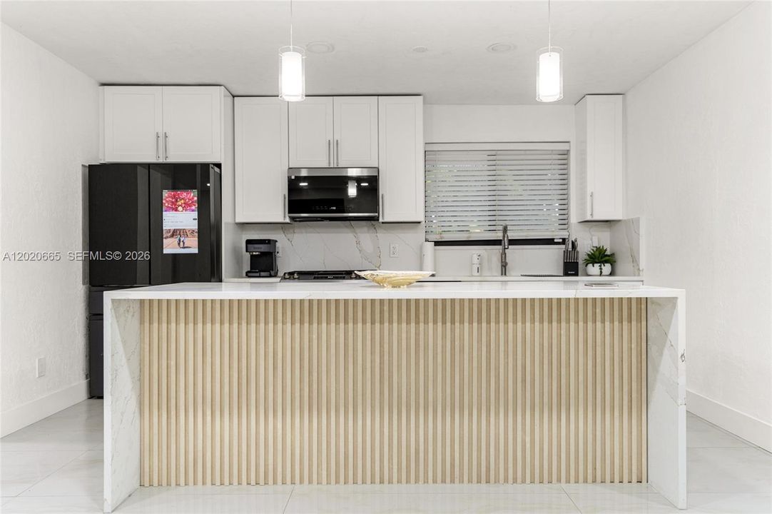 En Venta: $680,000 (4 camas, 3 baños, 1766 Pies cuadrados)