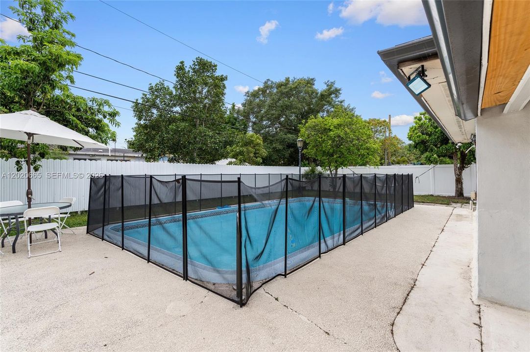 En Venta: $680,000 (4 camas, 3 baños, 1766 Pies cuadrados)