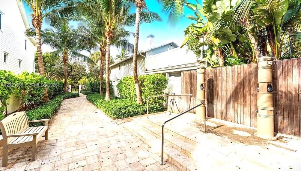 For Sale: $2,595,000 (4 beds, 4 baths, 2632 Square Feet)