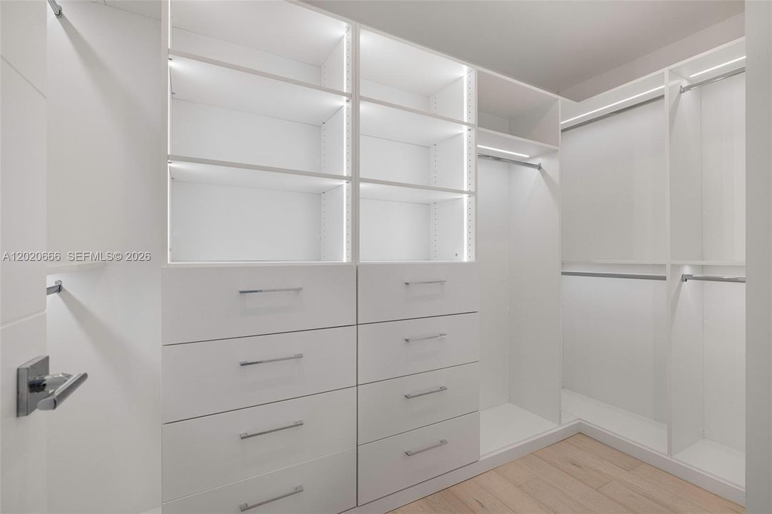 For Sale: $2,595,000 (4 beds, 4 baths, 2632 Square Feet)