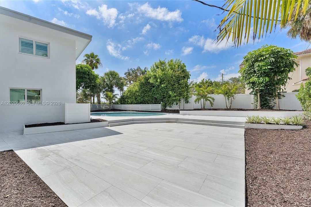 For Sale: $2,595,000 (4 beds, 4 baths, 2632 Square Feet)