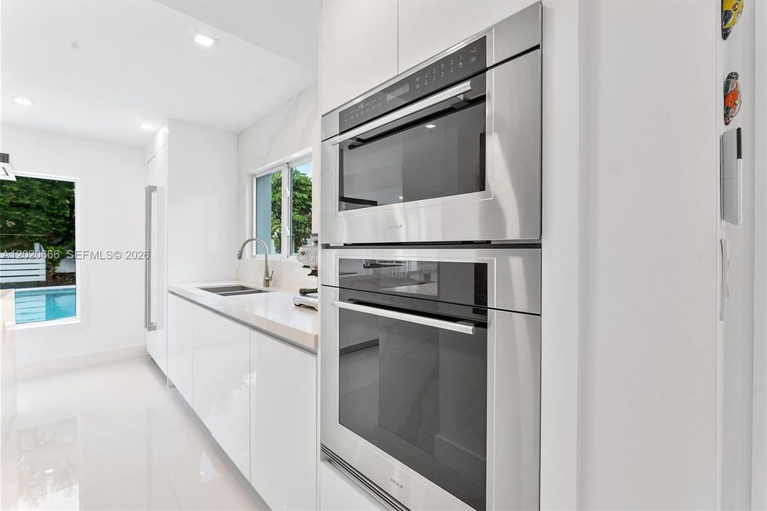 For Sale: $2,595,000 (4 beds, 4 baths, 2632 Square Feet)