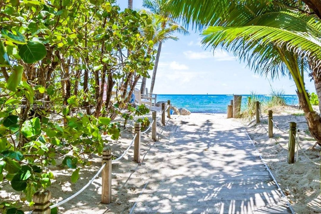 For Sale: $2,595,000 (4 beds, 4 baths, 2632 Square Feet)